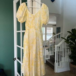 Beautiful yellow puff sleeve dress